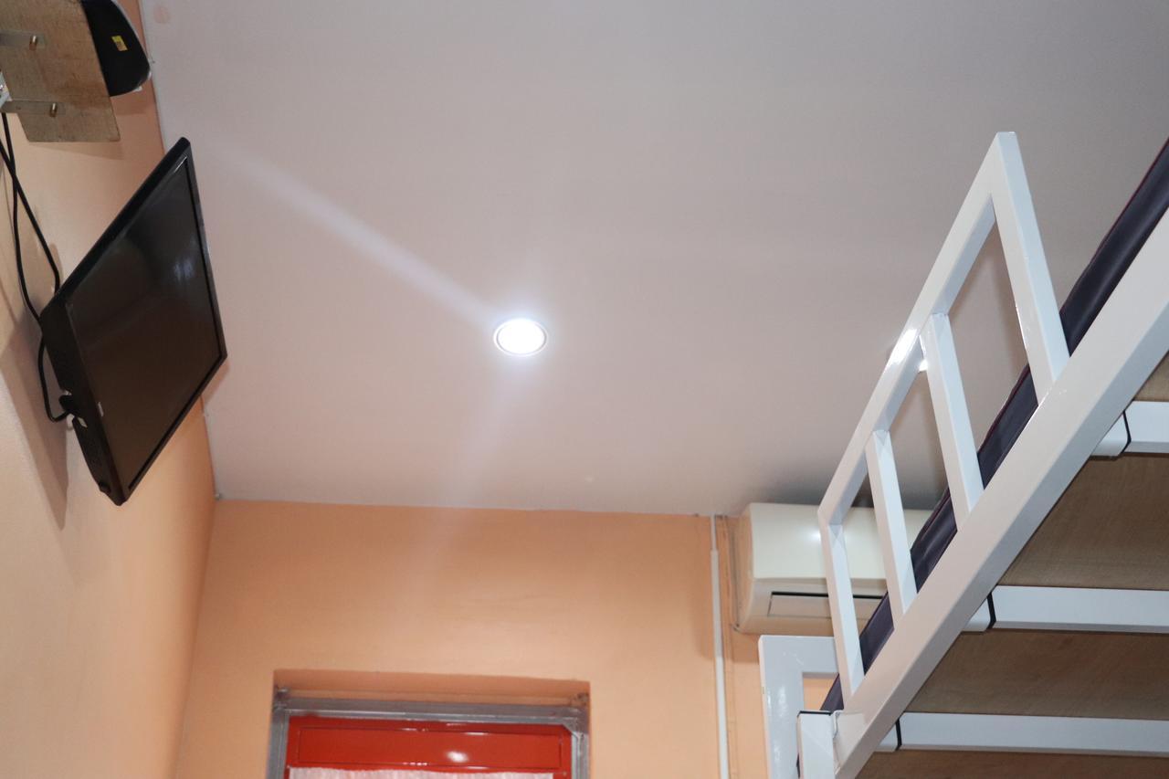 Ama Hostel Банкок Екстериор снимка