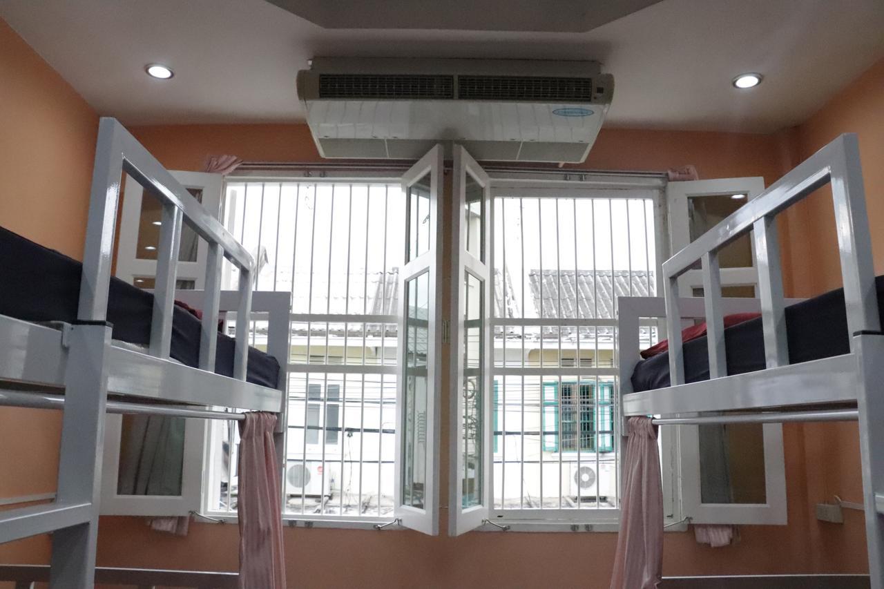 Ama Hostel Банкок Екстериор снимка