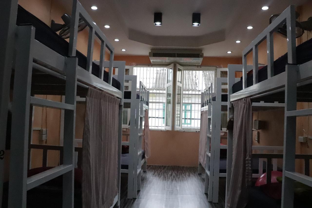 Ama Hostel Банкок Екстериор снимка