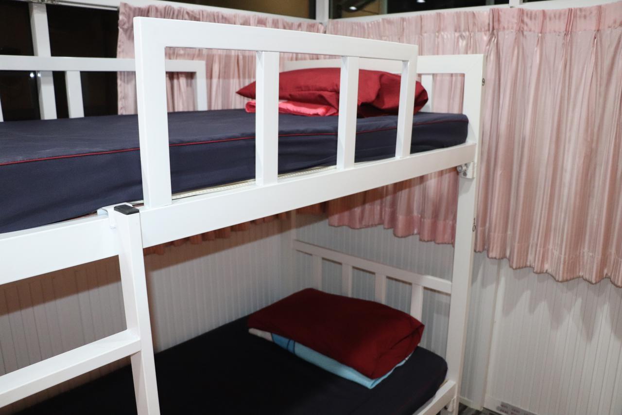 Ama Hostel Банкок Екстериор снимка