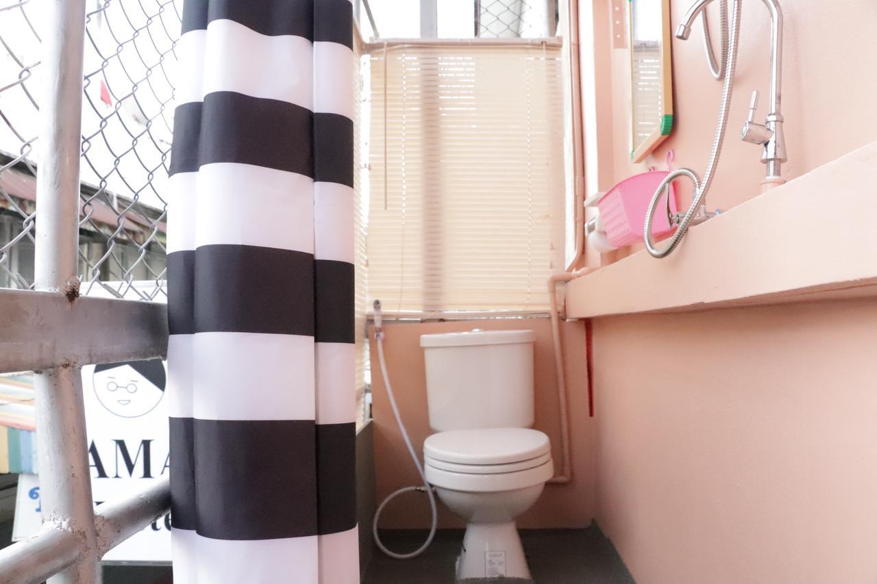 Ama Hostel Банкок Екстериор снимка