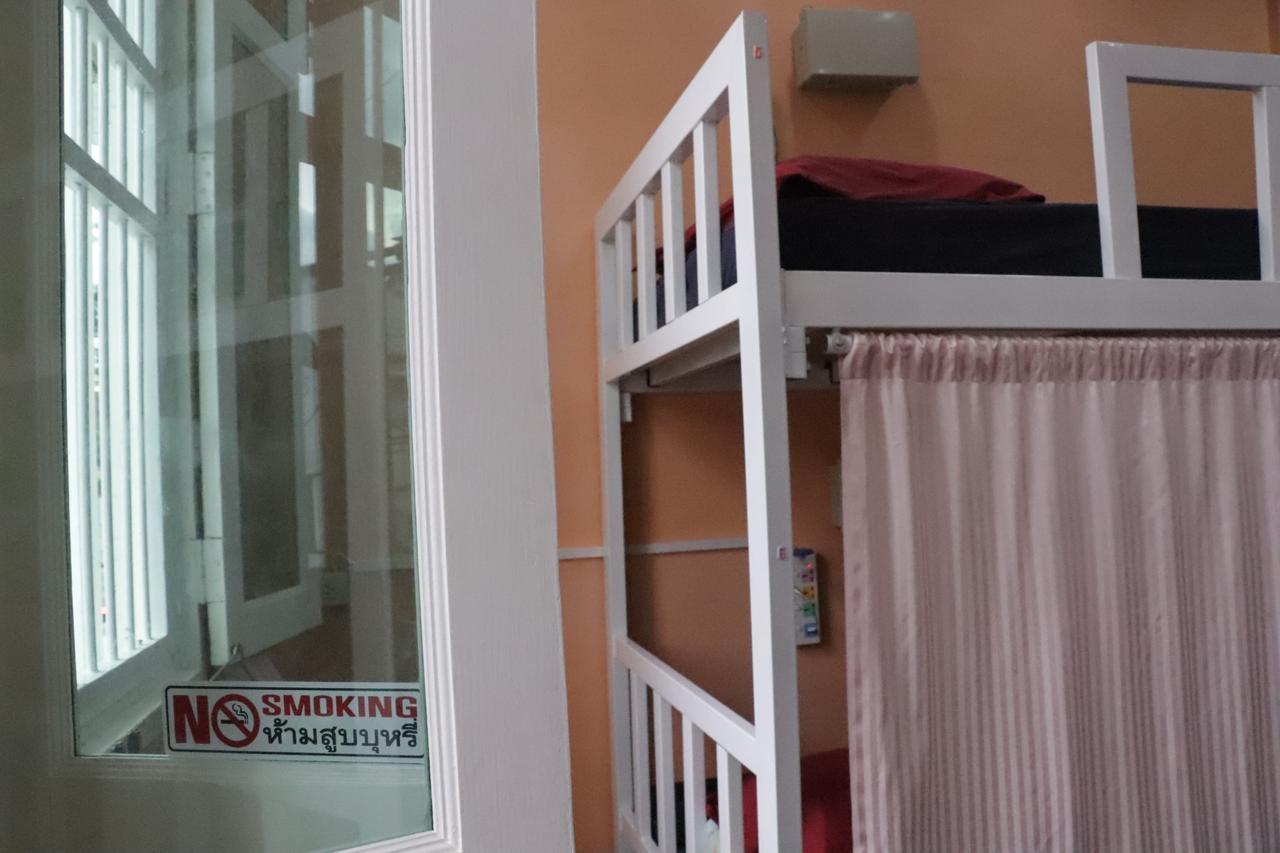 Ama Hostel Банкок Екстериор снимка