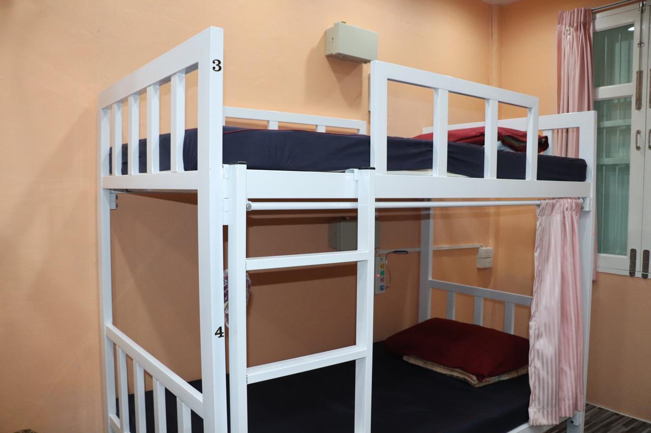 Ama Hostel Банкок Екстериор снимка