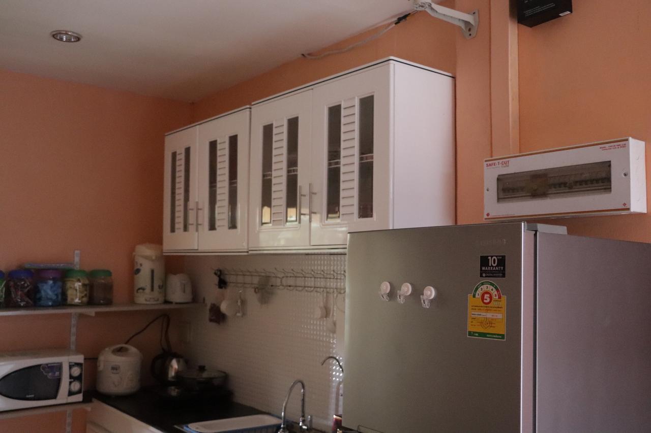 Ama Hostel Банкок Екстериор снимка