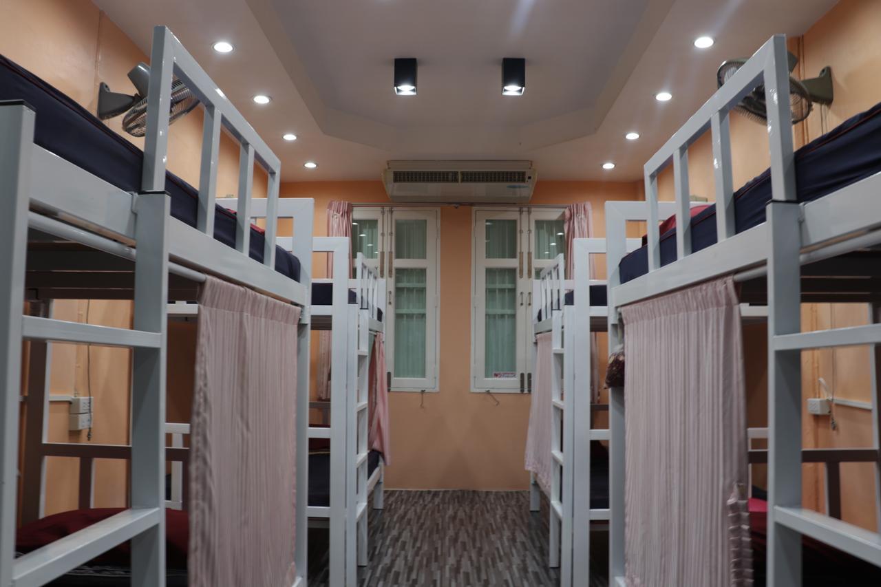 Ama Hostel Банкок Екстериор снимка