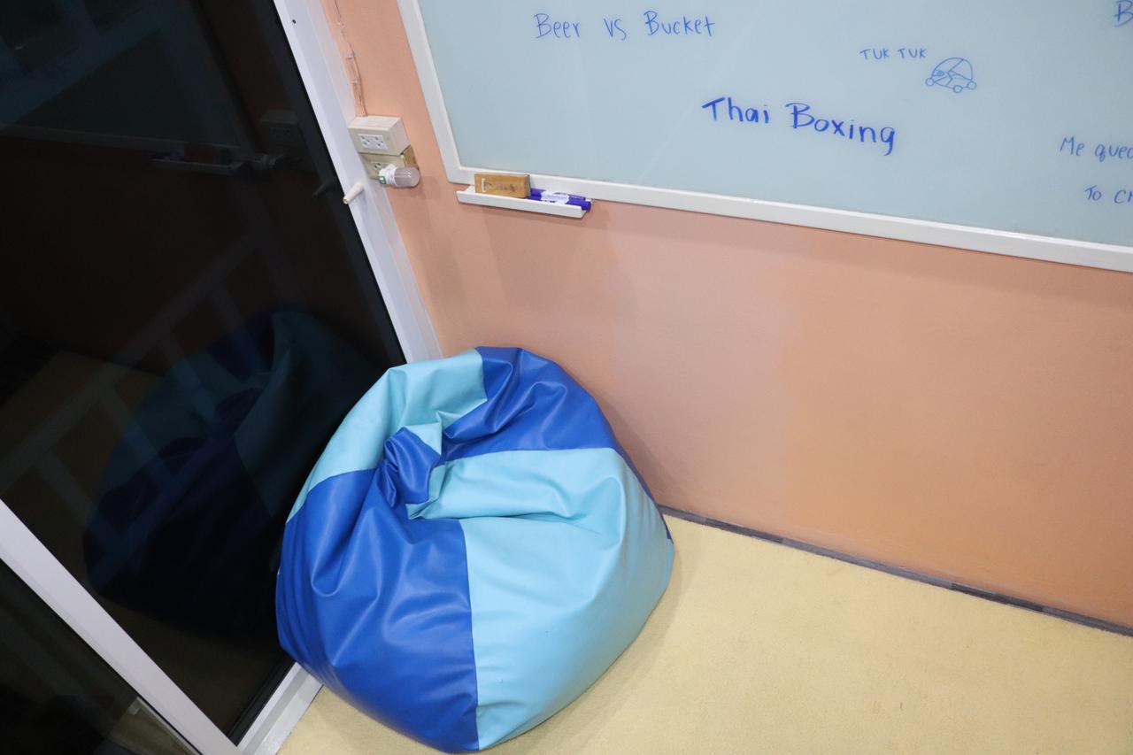 Ama Hostel Банкок Екстериор снимка