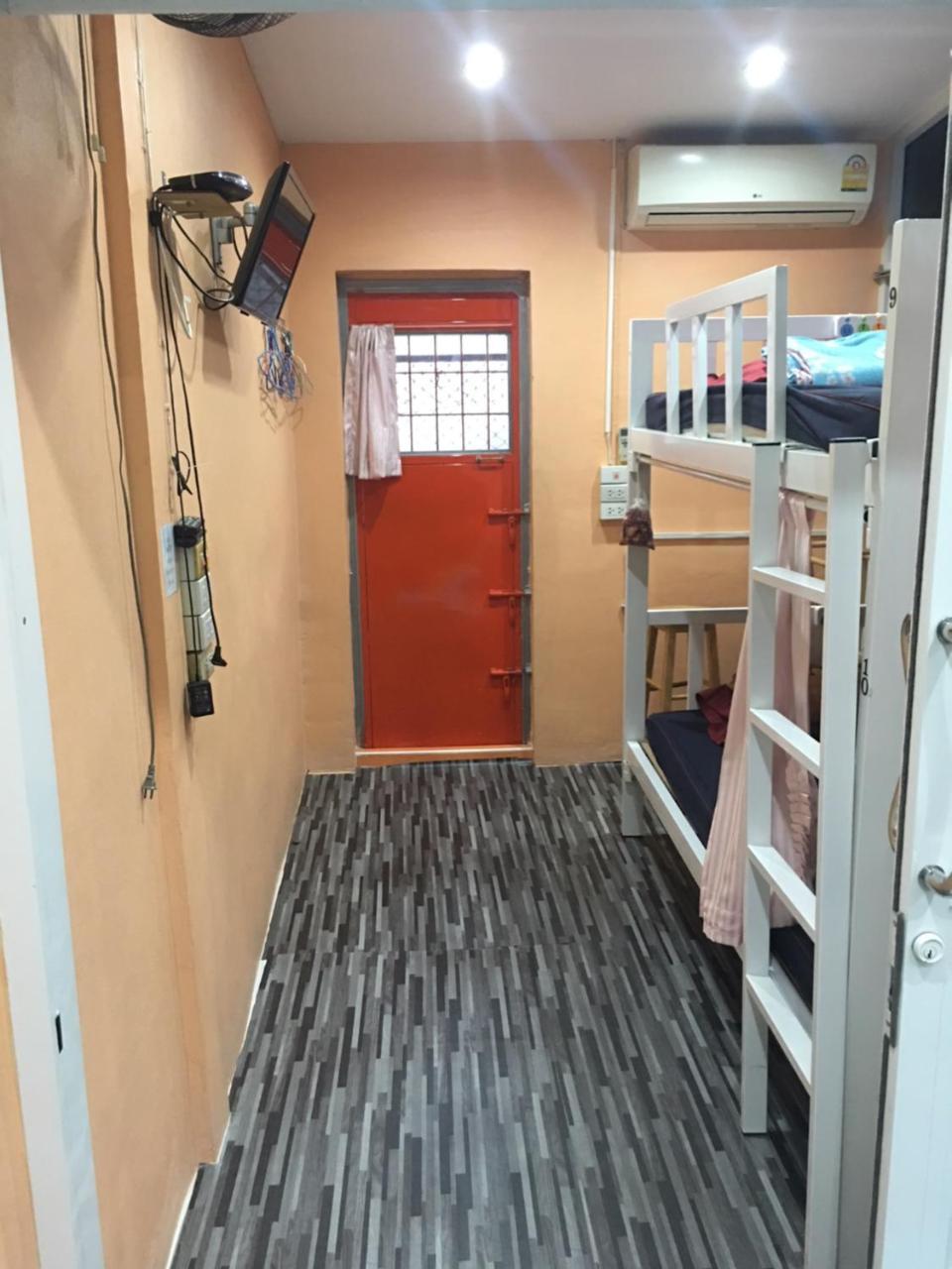 Ama Hostel Банкок Екстериор снимка