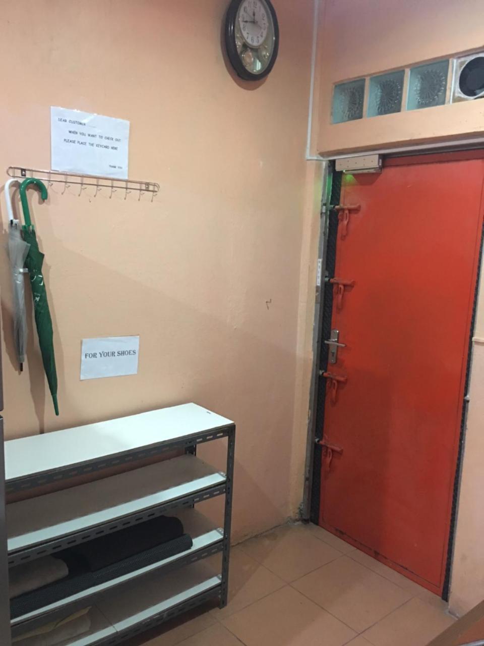 Ama Hostel Банкок Екстериор снимка
