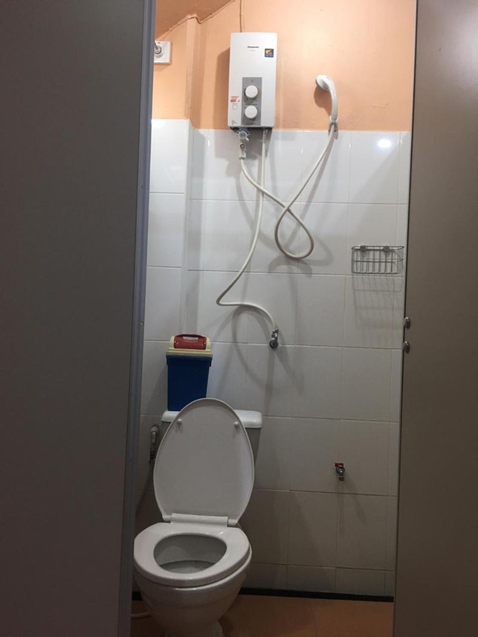 Ama Hostel Банкок Екстериор снимка