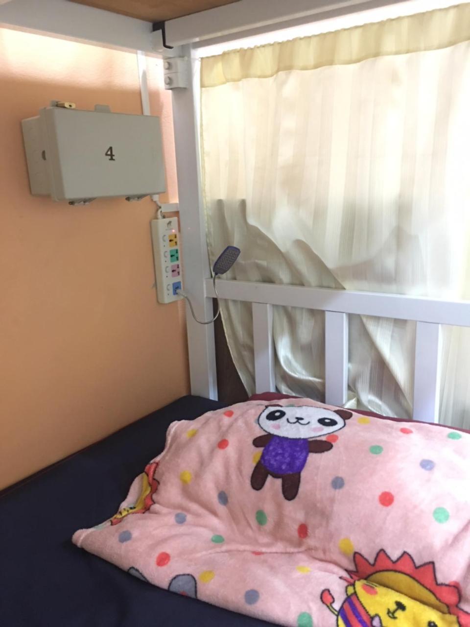 Ama Hostel Банкок Екстериор снимка